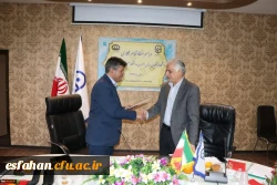 با حضور دکتر عروف زاد در دانشگاه فرهنگیان استان اصفهان انجام شد:

انعقاد تفاهم نامه همکاری بین دانشگاه فرهنگیان اصفهان و دانشگاه صنعتی مالک اشتر