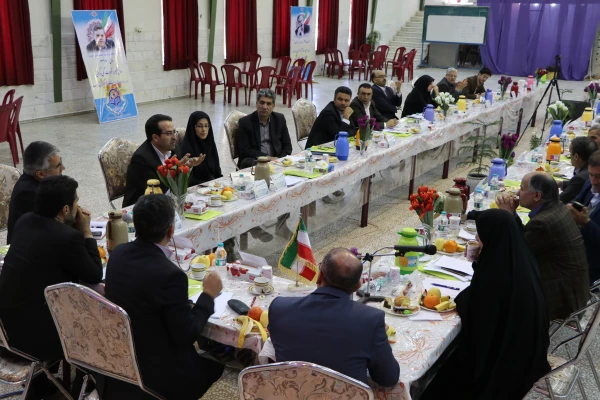 دکتر عروف زاد در نشست قطب 6 آموزش و پرورش استان اصفهان:

جلسات قطبی با مدیران آموزش و پرورش راهگشا خواهد بود