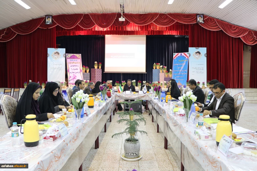 دکتر عروف زاد در نشست قطب 6 آموزش و پرورش استان اصفهان:

جلسات قطبی با مدیران آموزش و پرورش راهگشا خواهد بود