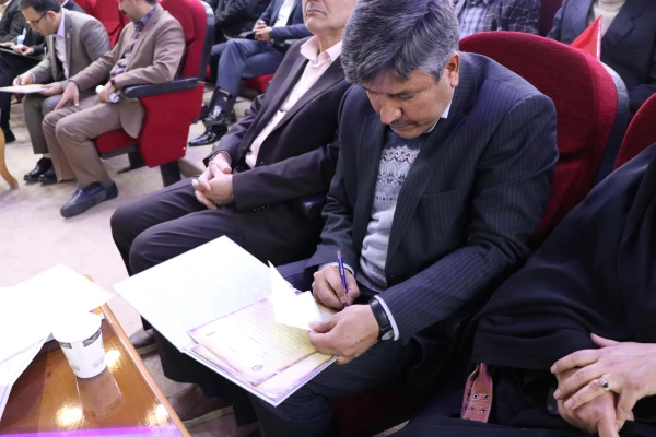 با حضور دکتر علی نژاد معاون دانشجویی دانشگاه فرهنگیان و دکتر قاضی عسگر معاون استانداری استان اصفهان انجام شد:

انعقاد تفاهم نامه همکاری بین دانشگاه فرهنگیان اصفهان و دانشگاه جامع علمی کاربردی