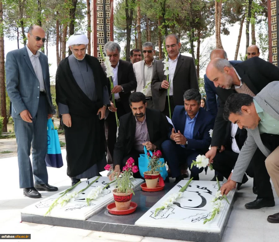 حضور مدیران دانشگاه فرهنگیان و آموزش و پرورش استان در جوار شهدای گمنام دانشگاه