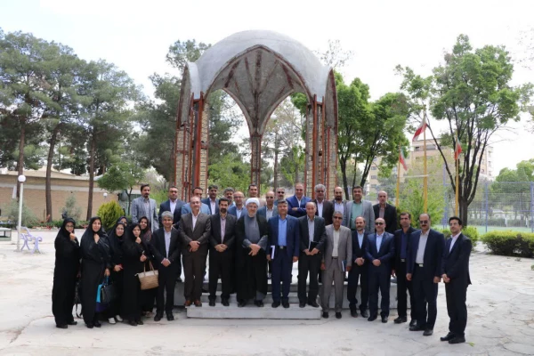 حضور مدیران دانشگاه فرهنگیان و آموزش و پرورش استان در جوار شهدای گمنام دانشگاه