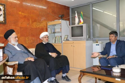 مدیریت امور پردیس های دانشگاه فرهنگیان استان اصفهان در دیدار با آیت الله سید ابوالحسن مهدوی مطرح کرد:

دانشگاه فرهنگیان به دنبال تربیت معلمان باهوش و توانمند است