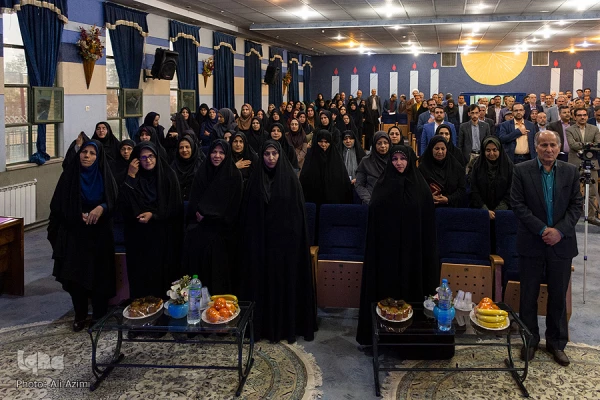 معلم اندیشه جاری جامعه می ‎باشد و زبان از بیان جایگاه رفیع معلم قاصر است