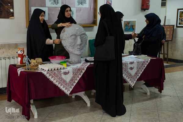 معلم اندیشه جاری جامعه می ‎باشد و زبان از بیان جایگاه رفیع معلم قاصر است