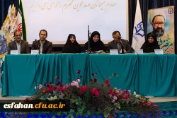 معلم اندیشه جاری جامعه می ‎باشد و زبان از بیان جایگاه رفیع معلم قاصر است