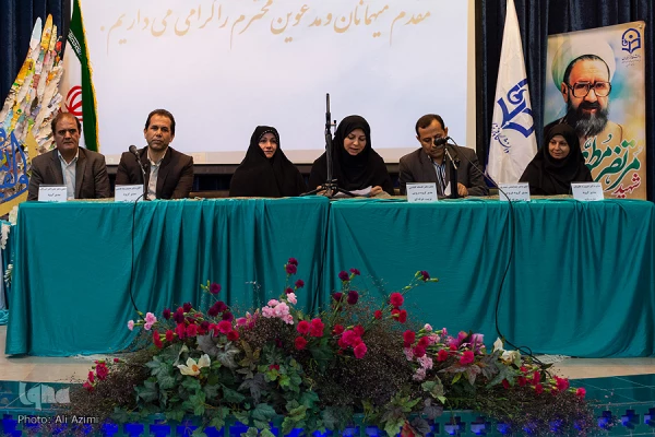 معلم اندیشه جاری جامعه می ‎باشد و زبان از بیان جایگاه رفیع معلم قاصر است