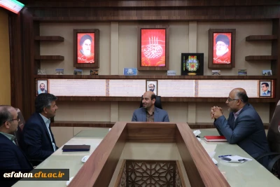 نماینده مردم شهرستان  نجف آباد در مجلس شورای اسلامی در دیدار با سرپرست دانشگاه فرهنگیان استان اصفهان:

خیرین برای کمک به دانشگاه بسیج می شوند