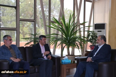 دکتر شهرام عروف زاد در دیدار با مدیرعامل سازمان جمعیت هلال احمر استان اصفهان

دانشجو معلمان می توانند دادرس،سفیر و یاور خوبی برای هلال احمر باشند