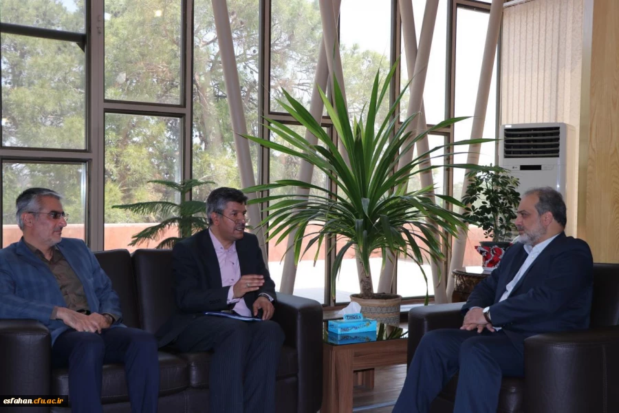 دانشجو معلمان می توانند دادرس،سفیر و یاور خوبی برای هلال احمر باشند