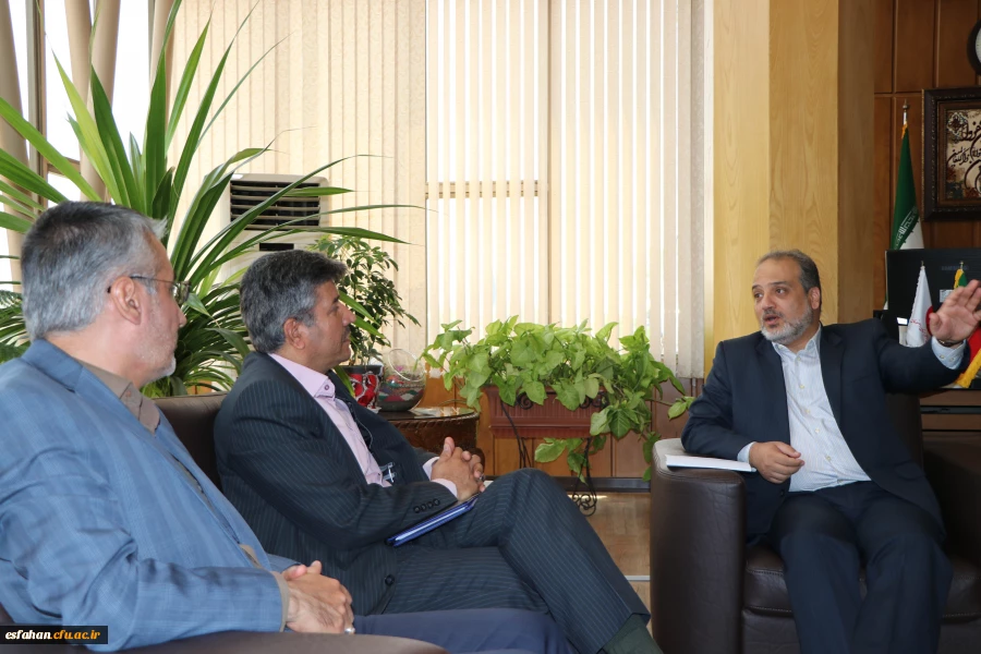 در چرخه ی مدیریت بحران دانشجو معلمان نقش موثری دارند