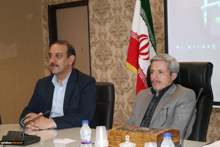 نشست مدیر کل و مسئولین حوزه فرهنگی دانشگاه با کارشناسان فرهنگی و اجتماعی