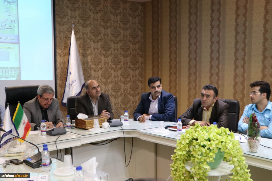 نشست مدیر کل و مسئولین حوزه فرهنگی دانشگاه با کارشناسان فرهنگی و اجتماعی