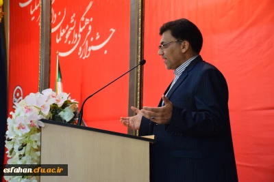 سرپرست معاونت فرهنگی و اجتماعی در آیین اختتامیه جشنواره فرهنگی در اصفهان مطرح کرد:

راهبرد دانشگاه فرهنگیان نگاه همه جانبه به تربیت است