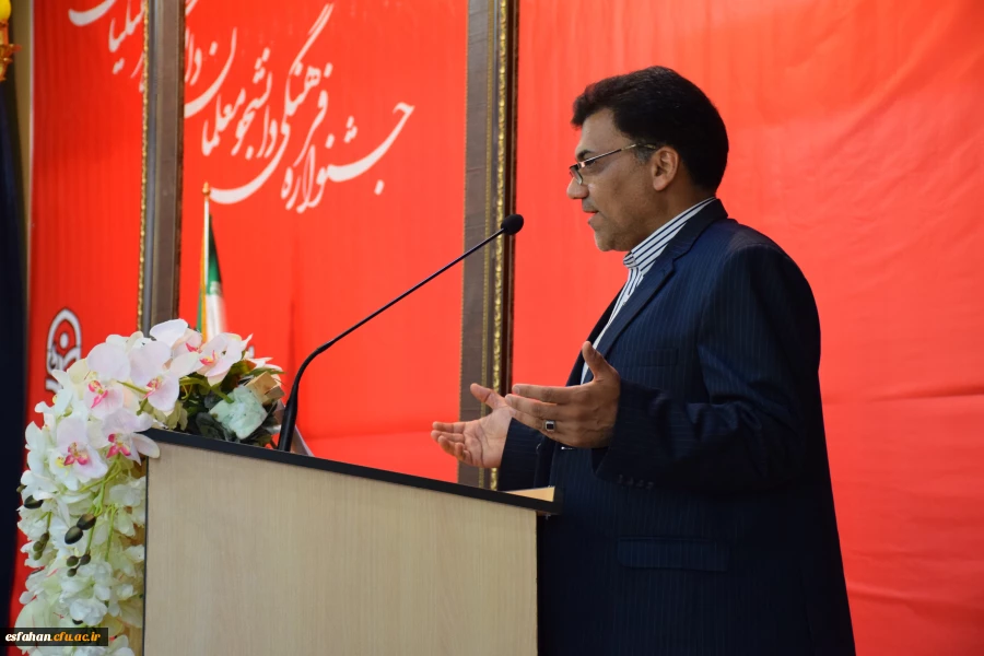 راهبرد دانشگاه فرهنگیان نگاه همه جانبه به تربیت است