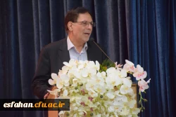 دانشجومعلمان نباید خودشان را محدود به محتویات کتاب ها و آموزش های دوران تحصیل کنند