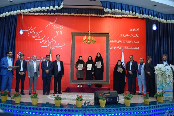 دانشجومعلمان نباید خودشان را محدود به محتویات کتاب ها و آموزش های دوران تحصیل کنند