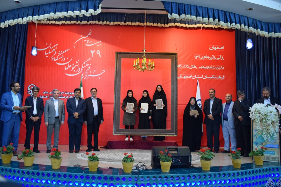 دانشجومعلمان نباید خودشان را محدود به محتویات کتاب ها و آموزش های دوران تحصیل کنند