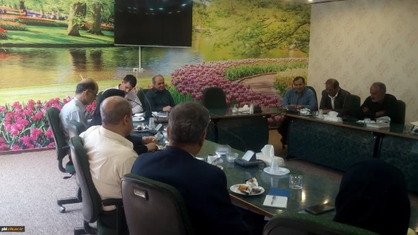 نشست مشترک مسئولین و مدیران گروه های آموزشی پردیس و مسئولین انجمن های علمی معلمان استان اصفهان