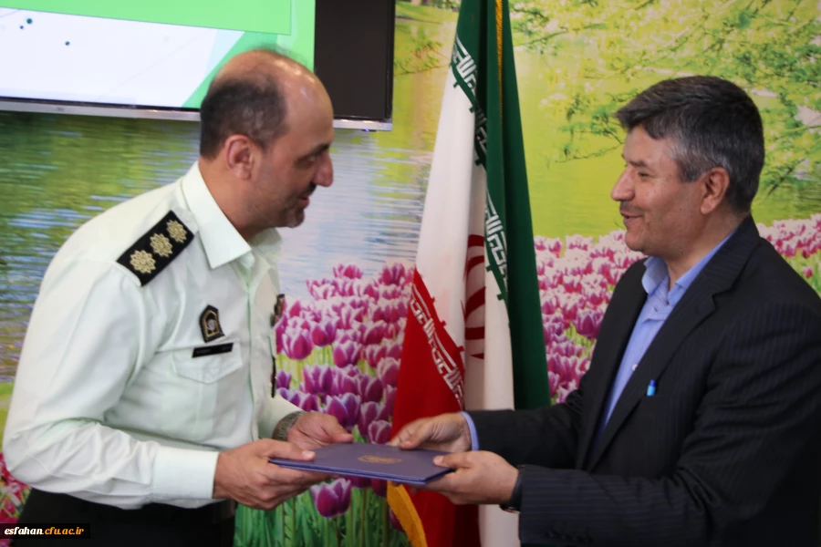 انعقاد تفاهم همکاری بین دانشگاه فرهنگیان استان اصفهان و نیروی انتظامی استان 