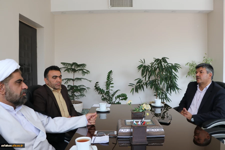نشست مشترک مدیر حوزه های علمیه خواهران استان اصفهان با ریاست دانشگاه فرهنگیان