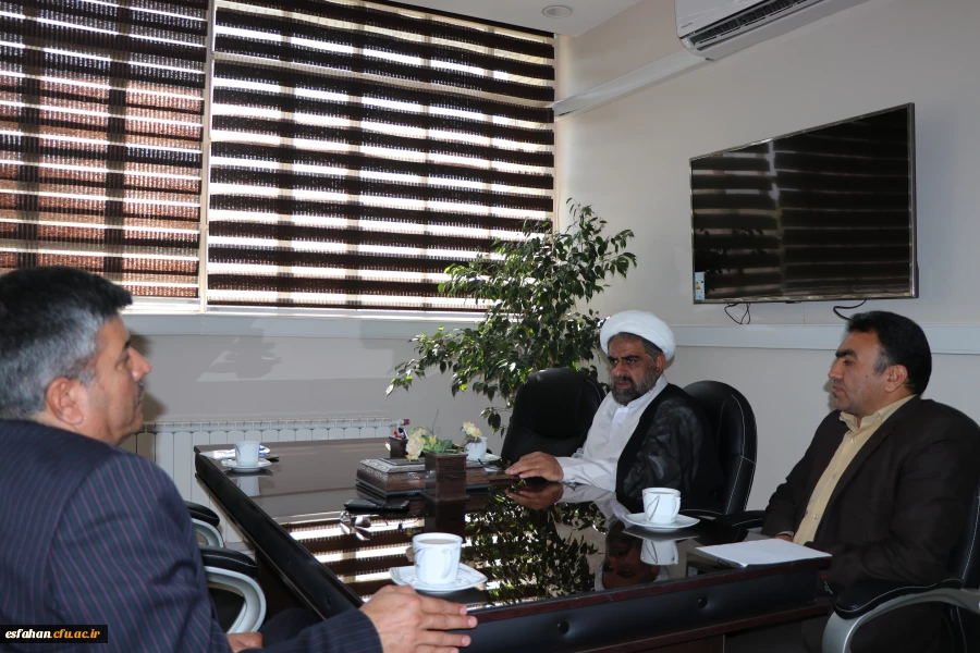 نشست مشترک مدیر حوزه های علمیه خواهران استان اصفهان با ریاست دانشگاه فرهنگیان