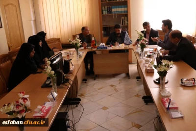 در راستای بهره گیری از ظرفیت های مرکز تحقیقات معلمان صورت گرفت:

نشست مشترک مسئولین دانشگاه فرهنگیان استان اصفهان و مرکز تحقیقات معلمان استان