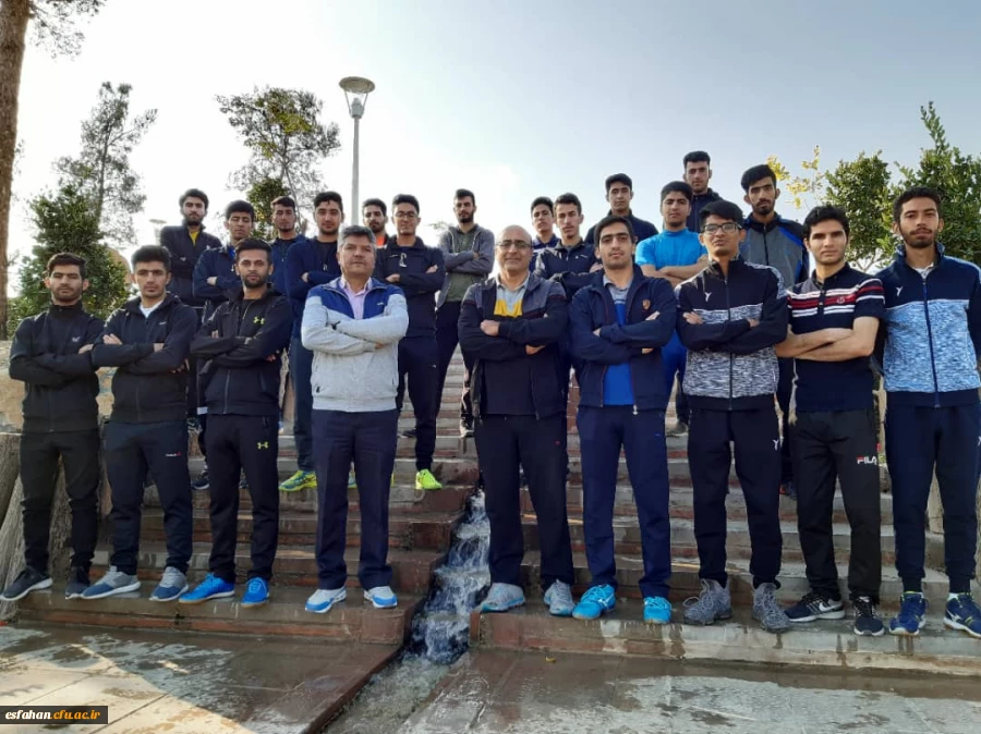 کارگاه آموزشی دانشجو معلمان تربیت بدنی پردیس شهید باهنر اصفهان در حاشیه زاینده رود