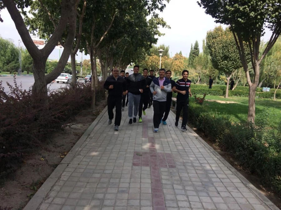 کارگاه آموزشی دانشجو معلمان تربیت بدنی پردیس شهید باهنر اصفهان در حاشیه زاینده رود