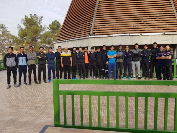 کارگاه آموزشی دانشجو معلمان تربیت بدنی پردیس شهید باهنر اصفهان در حاشیه زاینده رود