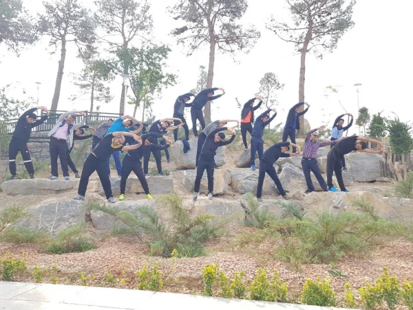 کارگاه آموزشی دانشجو معلمان تربیت بدنی پردیس شهید باهنر اصفهان در حاشیه زاینده رود