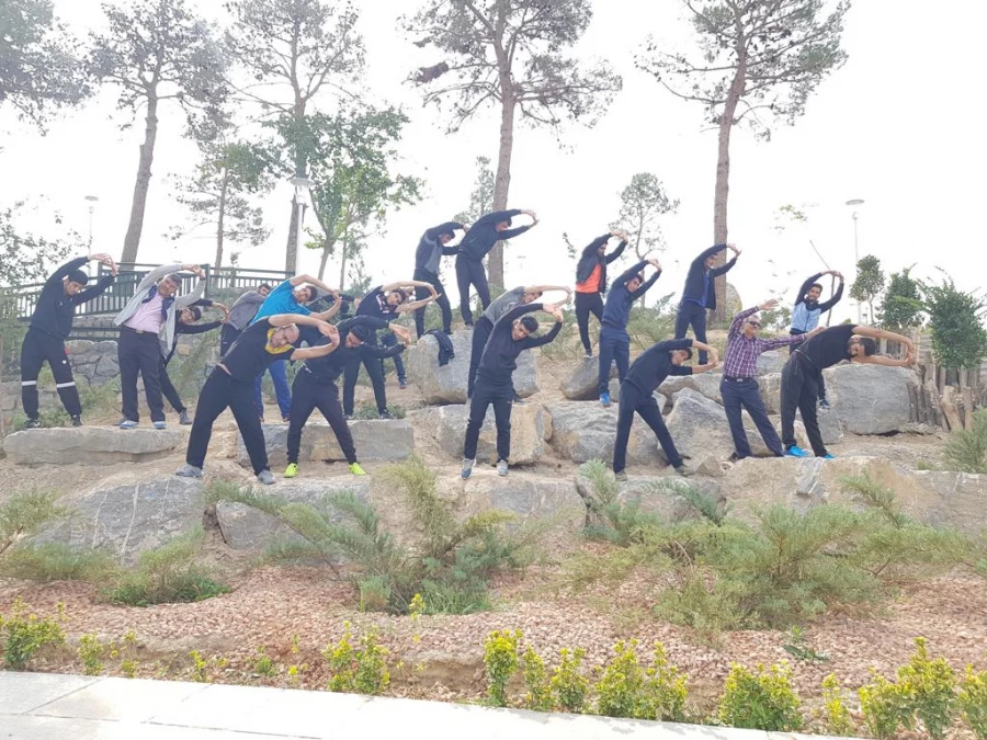 کارگاه آموزشی دانشجو معلمان تربیت بدنی پردیس شهید باهنر اصفهان در حاشیه زاینده رود