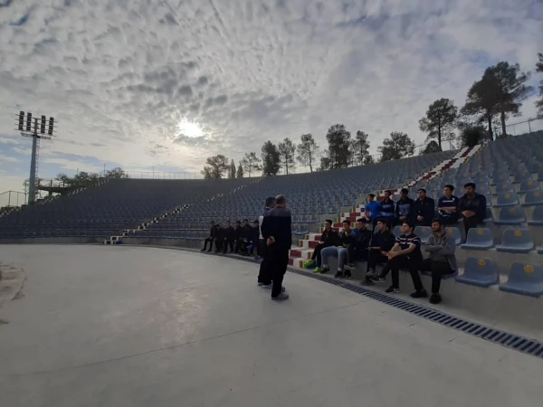 کارگاه آموزشی دانشجو معلمان تربیت بدنی پردیس شهید باهنر اصفهان در حاشیه زاینده رود
