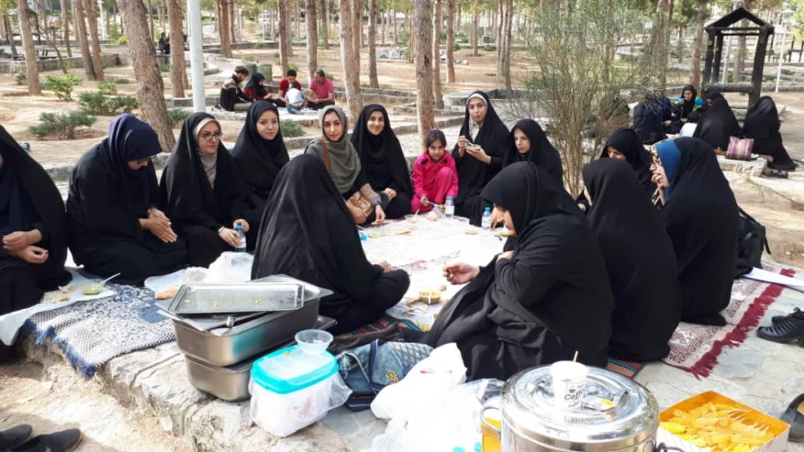 کوهگشت خانوادگی کارکنان و اساتید دانشگاه فرهنگیان استان اصفهان