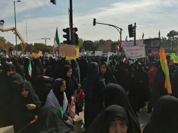 حضور مسئولین، اساتید، کارکنان و دانشجو معلمان  دانشگاه فرهنگیان استان اصفهان در راهپیمایی یوم الله 13 آبان