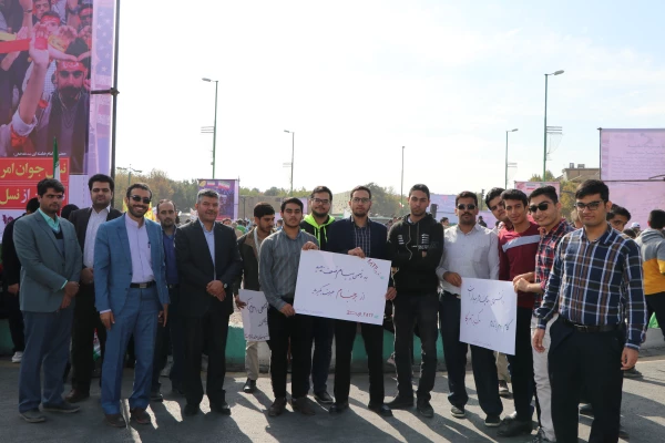 حضور مسئولین، اساتید، کارکنان و دانشجو معلمان  دانشگاه فرهنگیان استان اصفهان در راهپیمایی یوم الله 13 آبان