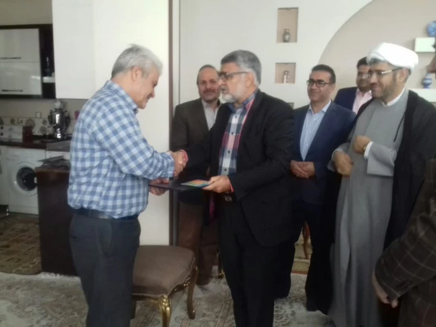 تقدیر از ایثارگران و خانواده معظم شهدای دانشگاه فرهنگیان استان اصفهان