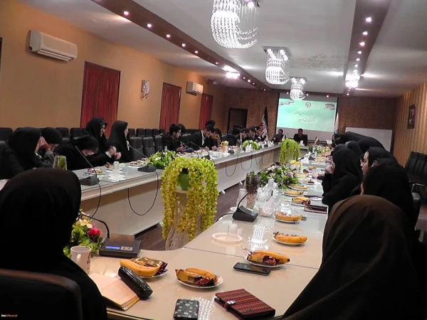 نشست ریاست دانشگاه با دبیران کانون های فرهنگی و انجمن های علمی پردیس ها و مراکز