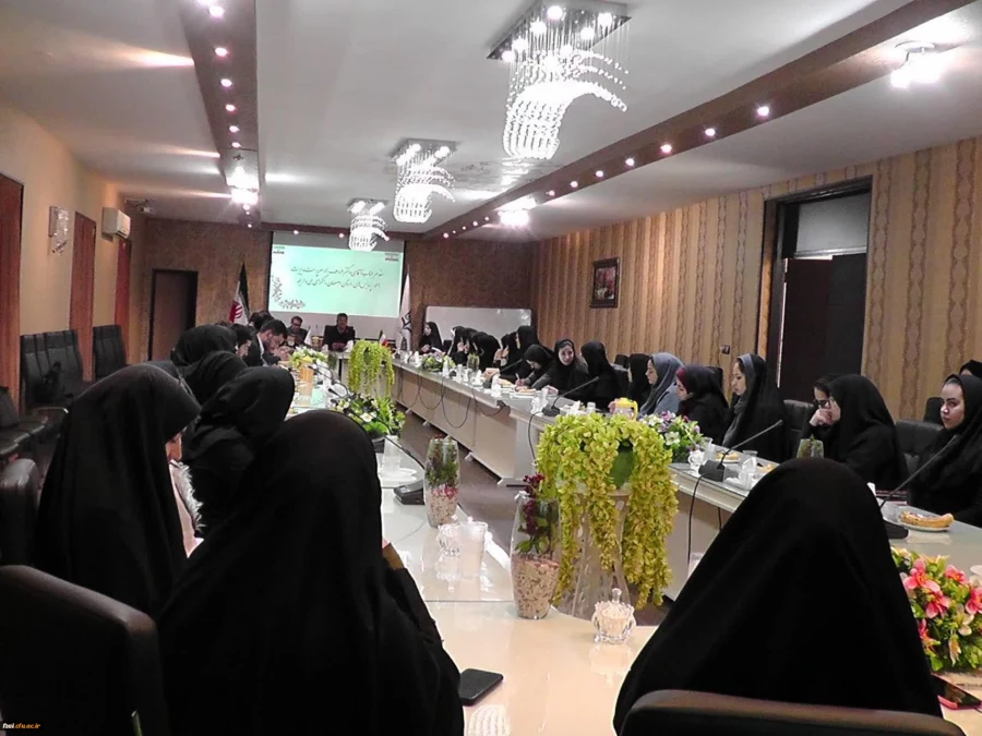 نشست ریاست دانشگاه با دبیران کانون های فرهنگی و انجمن های علمی پردیس ها و مراکز