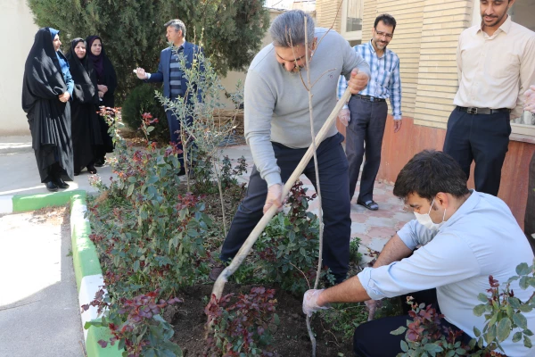 برگزاری مراسم روز درختکاری در دانشگاه فرهنگیان استان اصفهان 