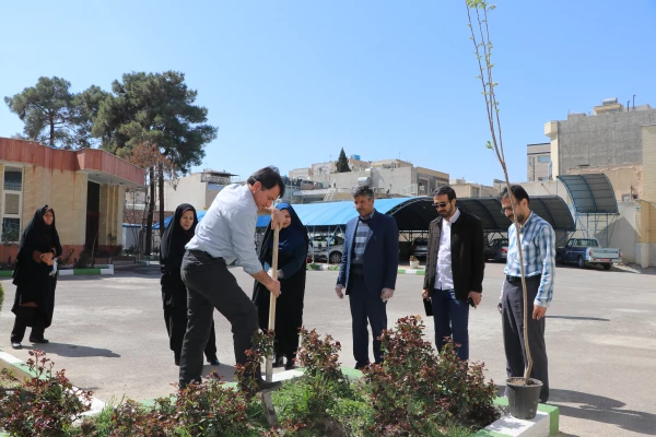 برگزاری مراسم روز درختکاری در دانشگاه فرهنگیان استان اصفهان 