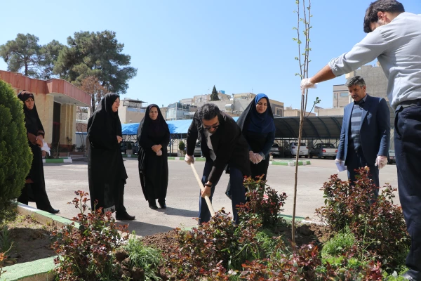 برگزاری مراسم روز درختکاری در دانشگاه فرهنگیان استان اصفهان 