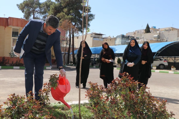 برگزاری مراسم روز درختکاری در دانشگاه فرهنگیان استان اصفهان 