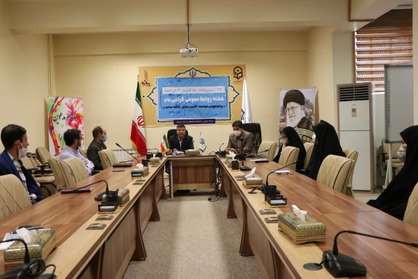تقدیر از مدیرکل روابط عمومی دانشگاه علوم پزشکی اصفهان به نیابت از مدافعان سلامت 4