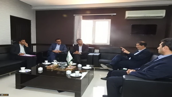 نشست مسئولین دانشگاه فرهنگیان استان اصفهان با مسئولین اداره کل محیط زیست استان 2