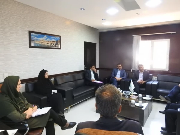 نشست مسئولین دانشگاه فرهنگیان استان اصفهان با مسئولین اداره کل محیط زیست استان 5