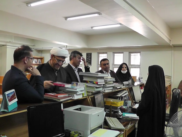 بازدید مدیریت استانی و مسئول نهاد نمایندگی مقام معظم رهبری از پردیس حضرت فاطمه زهرا(س)  اصفهان 3