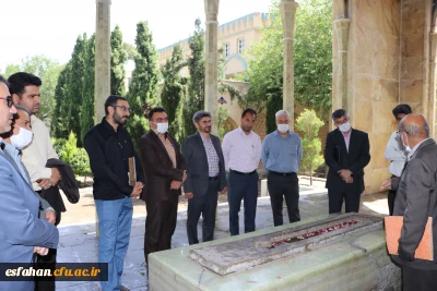 به مناسبت روز بزرگداشت صائب تبریزی با سخنرانی مدیرعامل انجمن شاعران اصفهان انجام شد:

حضور مسئولین و اساتید دانشگاه فرهنگیان اصفهان در آرامگاه صائب
