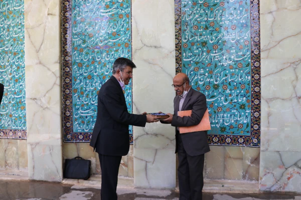 حضور مسئولین و اساتید دانشگاه فرهنگیان اصفهان در آرامگاه صائب
 5