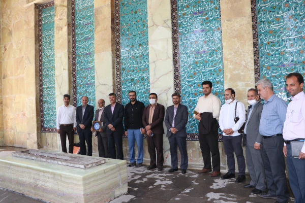 حضور مسئولین و اساتید دانشگاه فرهنگیان اصفهان در آرامگاه صائب
 7